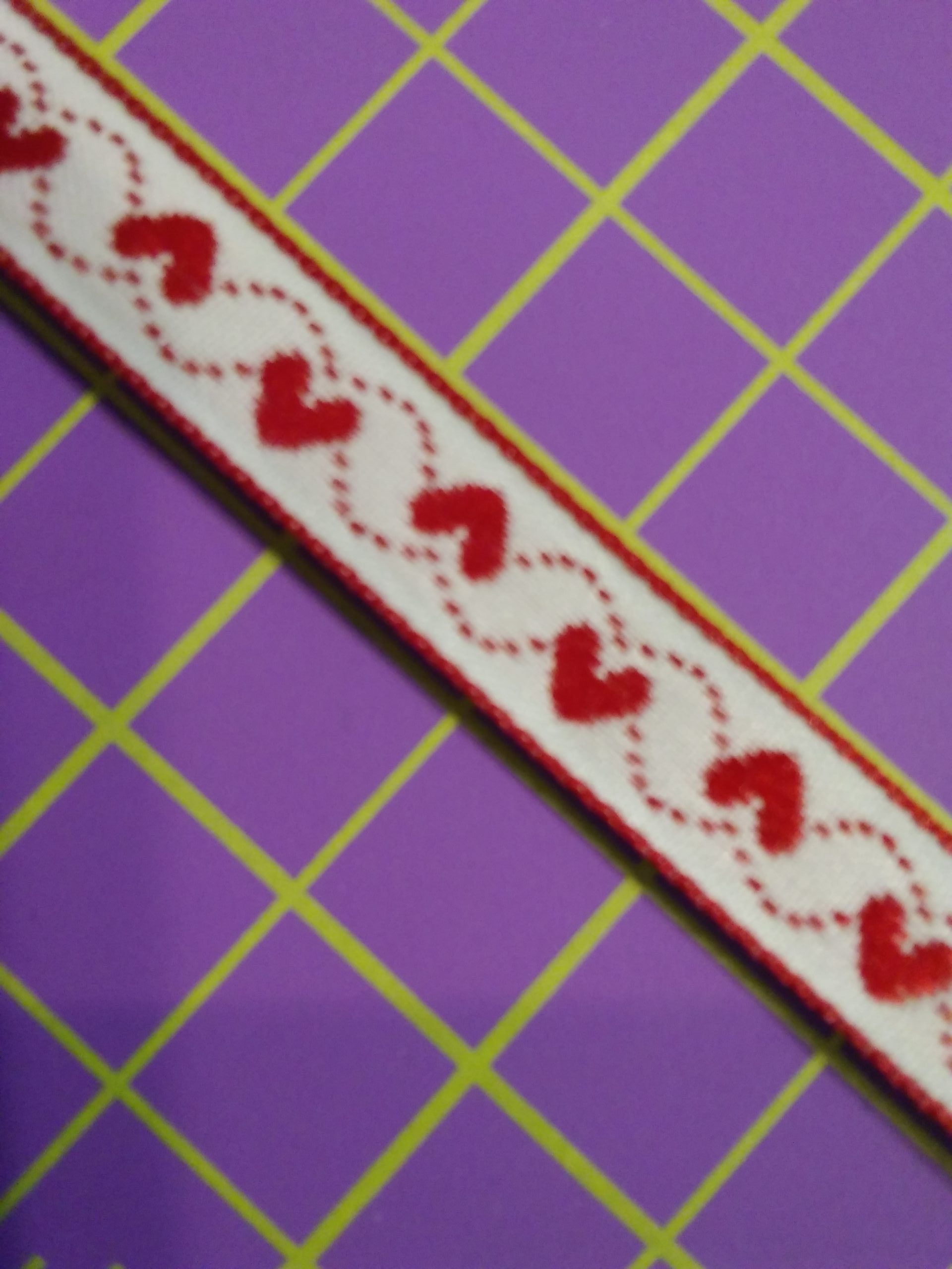 JAQ-70611- 1/2″ Lovely Red Heart Jacquard Trim – TrimsOnWheels.com