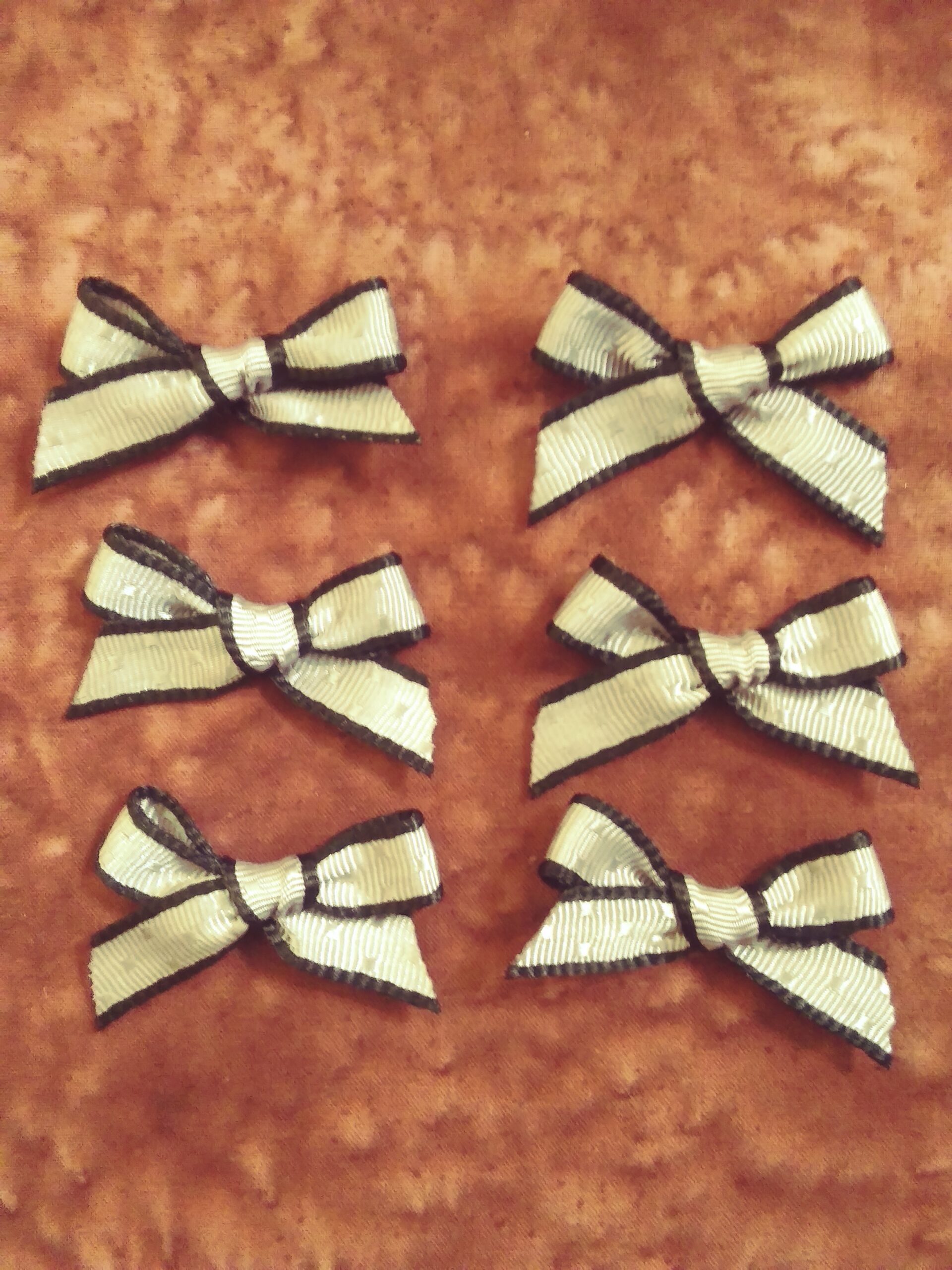 NEW RIBB071315 3/8″ Silver BlackEdged Embossed Satin Ribbon Bows Set of 6 Limited